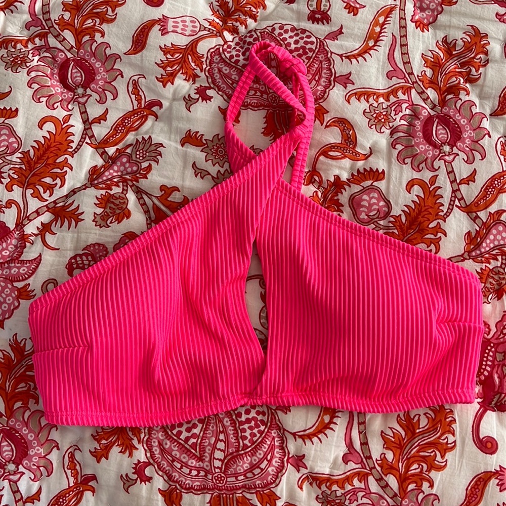 HOT PINK HOLLISTER BIKINI TOP ((NEVER USED))